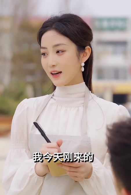 免费短剧：相亲被拜金女羞辱当晚复仇（80集）擦边剧